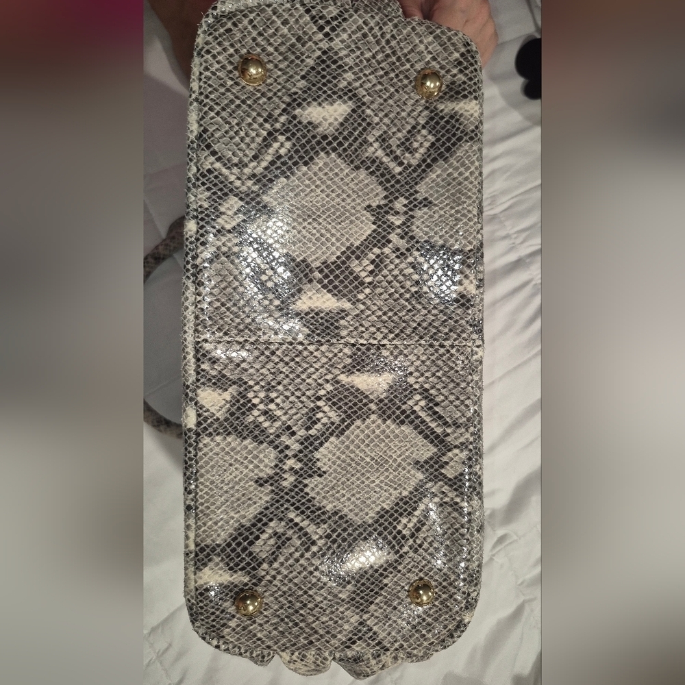 G.I.L.I. Gray Snake Print Shoulder Bag - Picture 8 of 8
